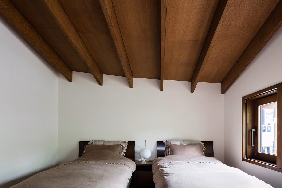 Phòng ngủ đơn giản mà ấm cúng.