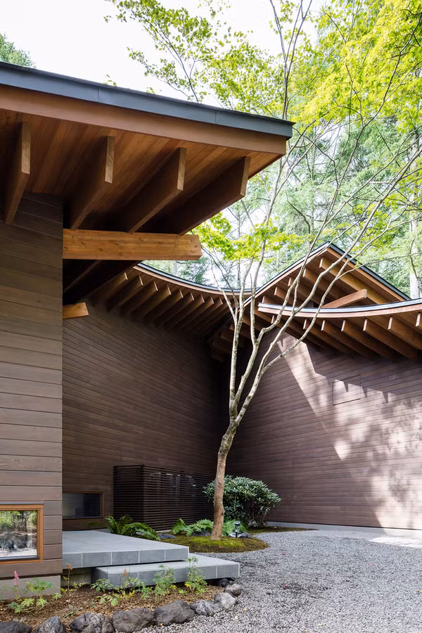 Biệt thự độc đáo là sự kết nối tối đa giữa cảnh sắc thiên nhiên xung quanh và không gian bên trong. Nguồn ảnh: Norihito Yamauchi.