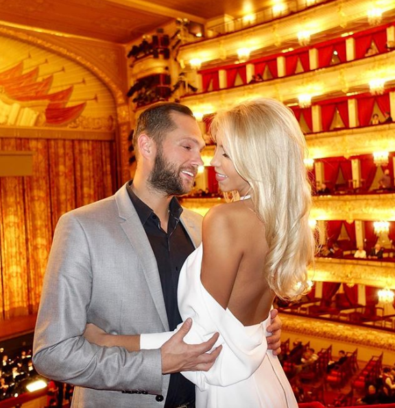 Cô rất chịu khó update các phong cách chụp ảnh táo bạo