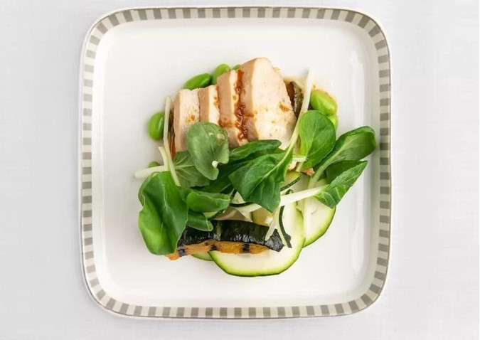 Singapore Airlines hợp tác với nông trại AeroFarms tại Newark, (New Jersey, Mỹ) để cung cấp rau xanh cho suất ăn tại khoang hạng thương gia bắt đầu vào tháng 10 tới.