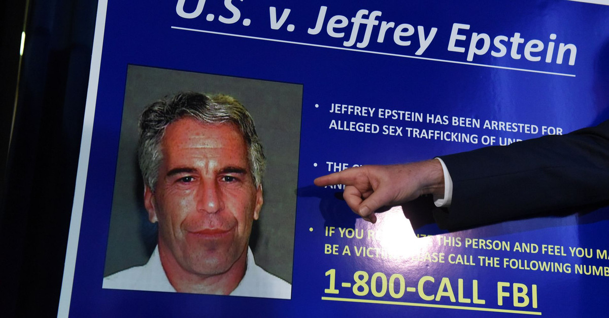 Đáng nói, trong số này, có cả các nạn nhân chỉ 14 tuổi. Theo bản cáo trạng, Epstein bị cáo buộc tội danh âm mưu và tổ chức mại dâm.