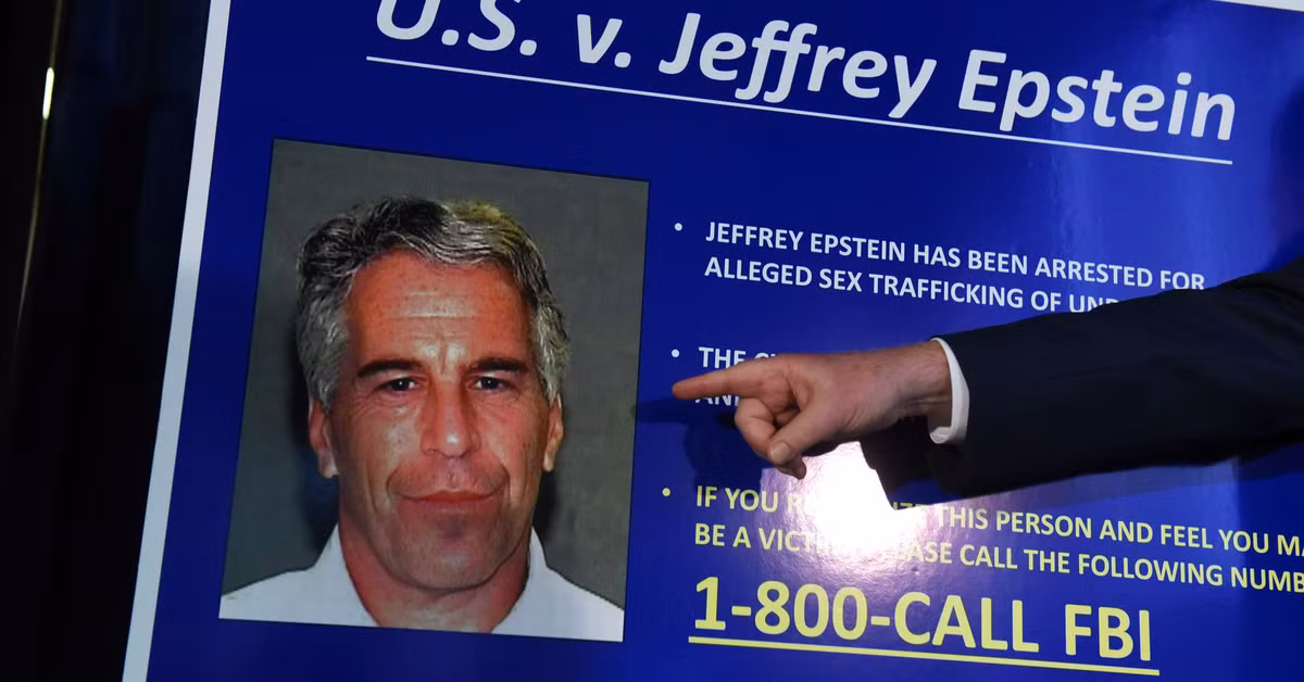 Đáng nói, trong số này, có cả các nạn nhân chỉ 14 tuổi. Theo bản cáo trạng, Epstein bị cáo buộc tội danh âm mưu và tổ chức mại dâm.