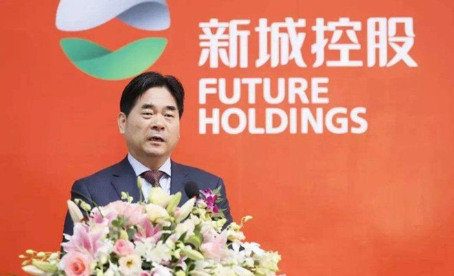 Phía cảnh sát Thượng Hải cho biết, ông Vương và một phụ nữ họ Chu (tên Phân, chữ lót không được tiết lộ) bị nghi ngờ phạm tội quấy rối tình dục đối với trẻ em.