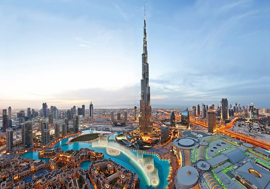 Giữ kỷ lục cao nhất thế giới, Burj Khalifa trở thành biểu tượng mới của thế giới Arab. Tòa tháp có chi phí xây dựng lên tới gần 20 tỷ USD. Ảnh: TripAdvisor.