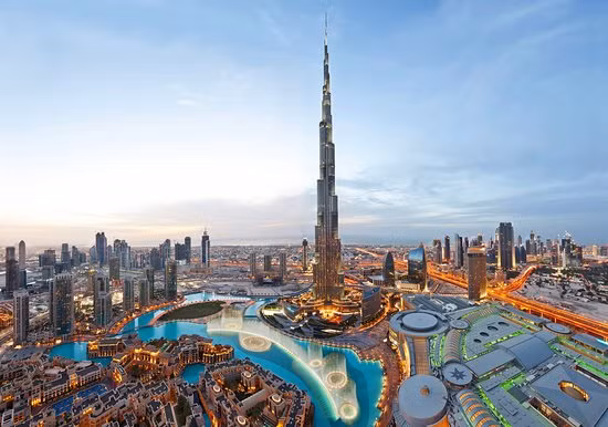 Giữ kỷ lục cao nhất thế giới, Burj Khalifa trở thành biểu tượng mới của thế giới Arab. Tòa tháp có chi phí xây dựng lên tới gần 20 tỷ USD. Ảnh: TripAdvisor.