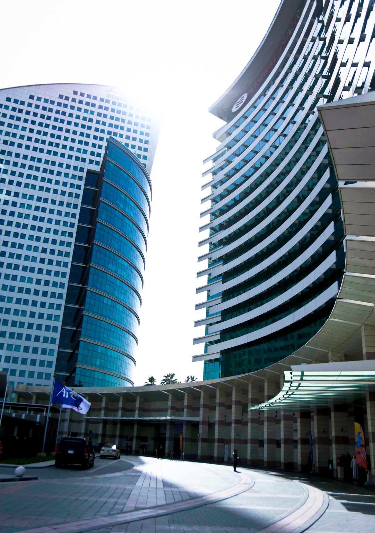 Tại Dubai, tuyển Việt Nam đóng quân tại khách sạn Crowne Plaza Dubai Festival City. Ảnh: VFF.