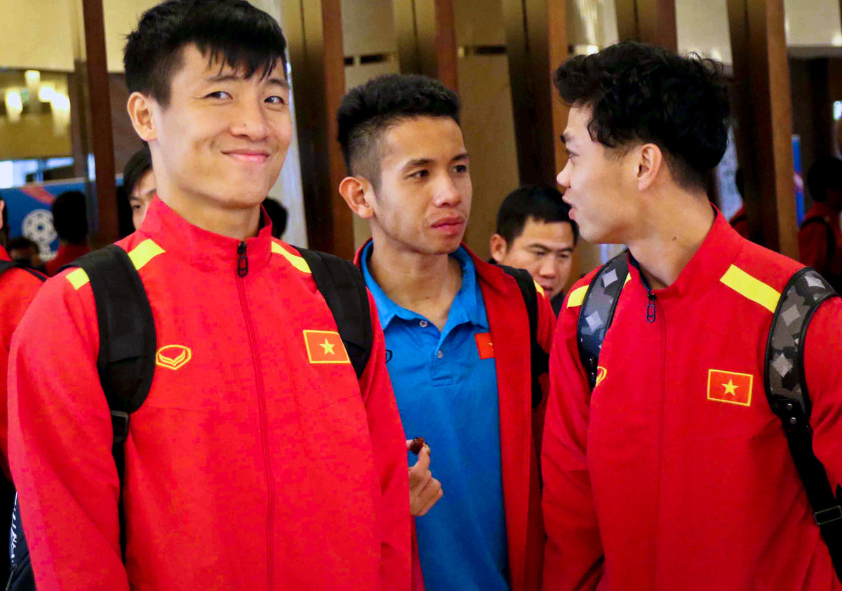 Ngày 18/1, đội tuyển Việt Nam đã di chuyển từ thành phố Al Ain đến thành phố Dubai chuẩn bị cho trận đấu vòng 1/8 gặp tuyển Jordan. Ảnh: VFF.