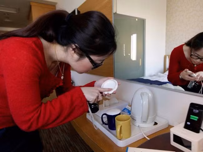 Công việc của cô là bí mật, không để nhân viên khách sạn biết giúp sự đánh giá đảm bảo công bằng và khách quan.