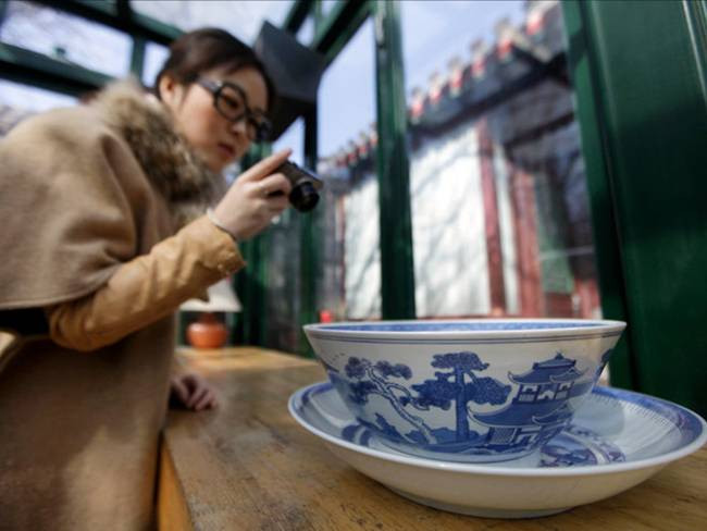 Cô đánh giá mọi thứ không chỉ ghi chép mà chụp ảnh và quay phim lại toàn bộ.