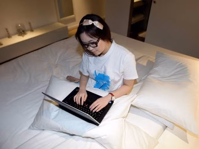 Ngoài ra, Zhuang Jing ăn thử đồ ăn khách sạn. Bản đánh giá của cô có ảnh, video chi tiết về quá trình trải nghiệm.