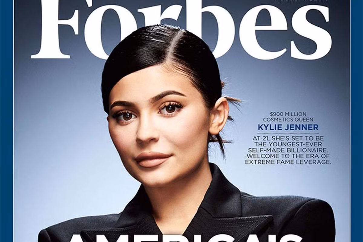 Tháng 8 năm ngoái, Kylie Jenner lên trang bìa của tạp chí Forbes và được vinh danh trong danh sách những nữ tỷ phú tự thân của nước Mỹ. Ảnh: Vox.