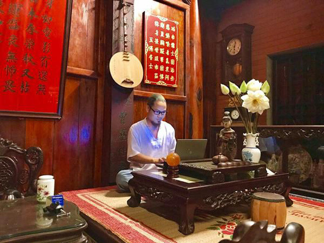 Là một trong những diễn viên hài gắn bó với sân khấu hài miền Bắc từ khá lâu nên không có gì khó hiểu khi nghệ sĩ Vượng Râu sở hữu một khối tài sản đáng mơ ước. Ảnh: Dân Việt.