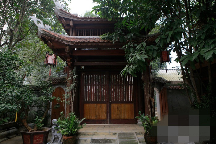 Cổng vào Thiên Trường Vọng Phủ của danh hài Vượng Râu mang đậm chất văn hoá Việt. Ảnh: Vietnamnet.