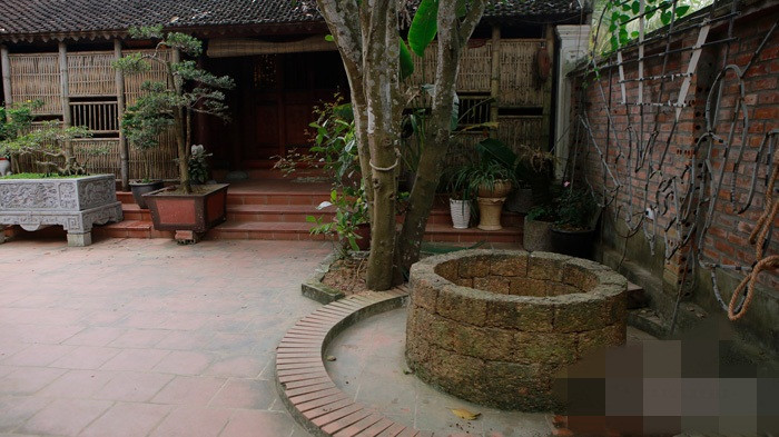 Chiếc giếng bằng đá ong gợi nhắc lại nét hồn quê Việt. Ảnh: Vietnamnet.
