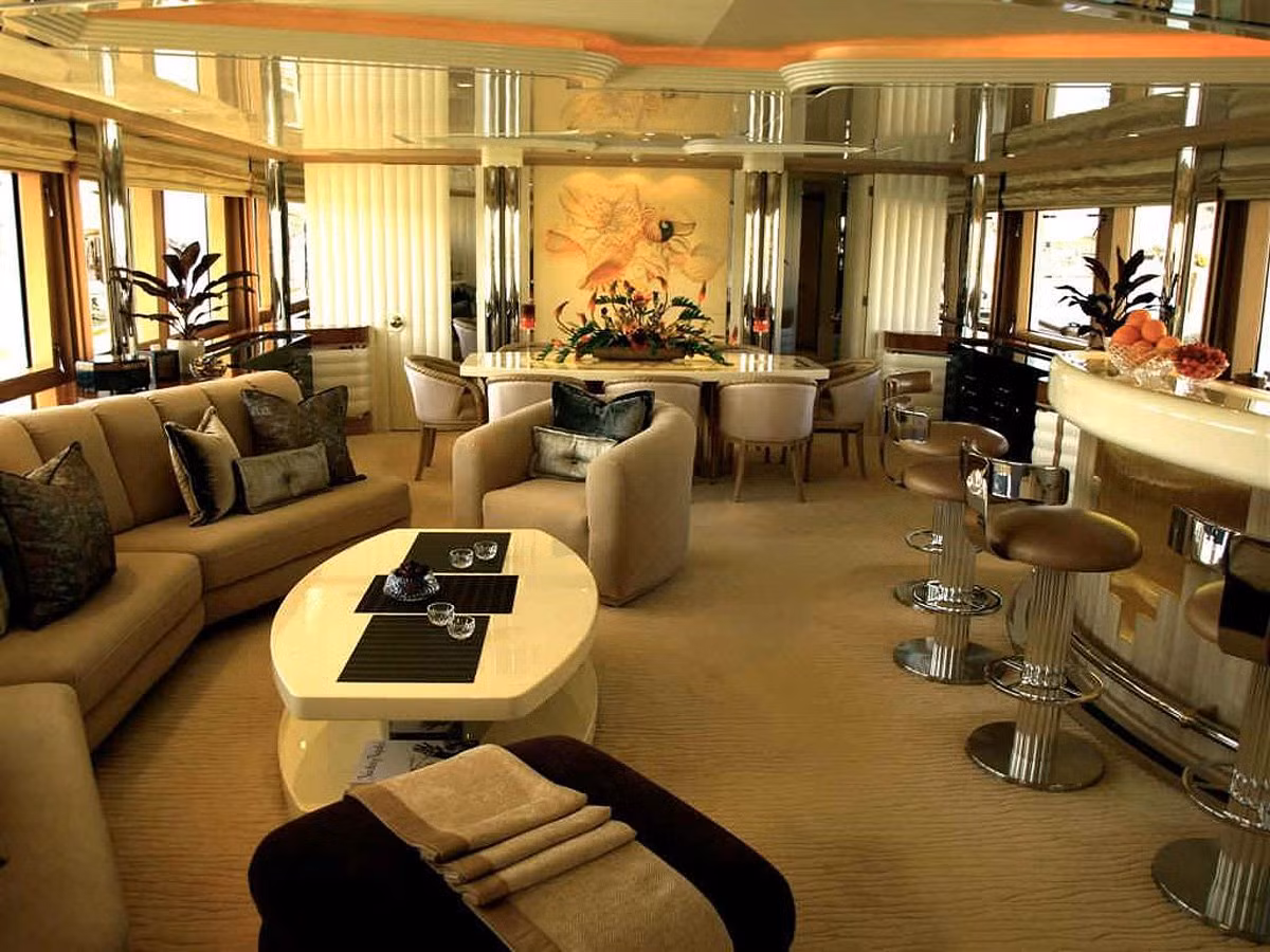 Đáng chú ý, Eclipse được trang bị hệ thống phát hiện kẻ xâm nhập và hệ thống phòng thủ tên lửa.