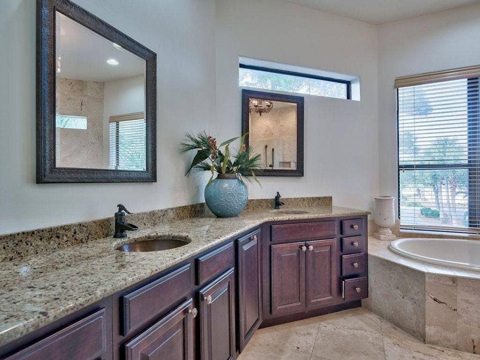 Nhà tắm thiết kế đơn giản nhưng không kém phần sang trọng. Nguồn ảnh: FBNV.