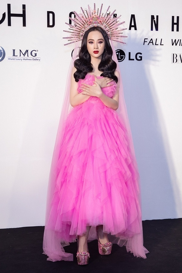 Phong cach trang diem khac nhau cua 5 my nhan Viet tuoi Hoi