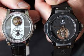 Trái lại, đồng hồ nhái thường không có phụ kiện đi kèm; hoặc nếu có, phụ kiện trông cũng không được “xịn” như hàng thật.