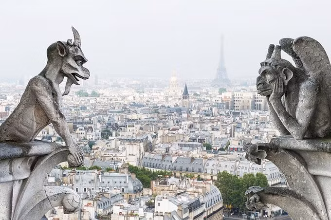 Linh vật Gargoyles độc đáo trong kiến trúc Nhà thờ Đức Bà Paris.