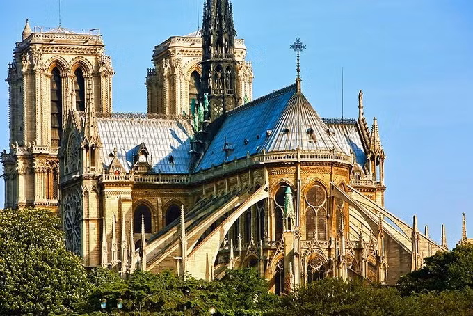 Đây cũng là một trong những công trình đầu tiên thời Trung cổ được xây dựng với kỹ thuật sử dụng các trụ chống.