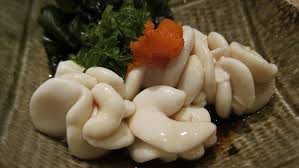 Tinh hoàn cá tuyết Nhật Bản có thể thưởng thức sống kèm hành tươi hoặc chiên, hấp.