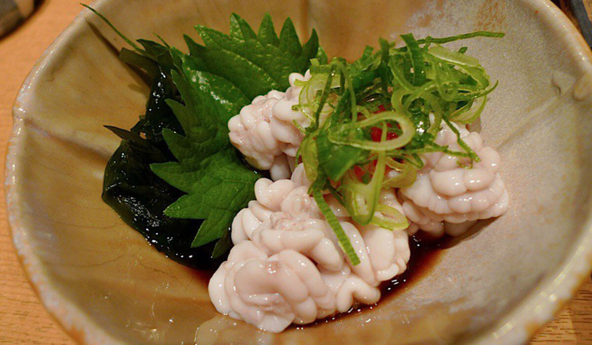 Shirako được khai thác chủ yếu từ cá tuyết trong mùa đông Nhật Bản từ tháng 1 đến tháng 3.