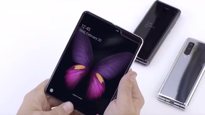 Dien thoai gap Galaxy Fold gia 2000 USD se la mot su rui ro lon?