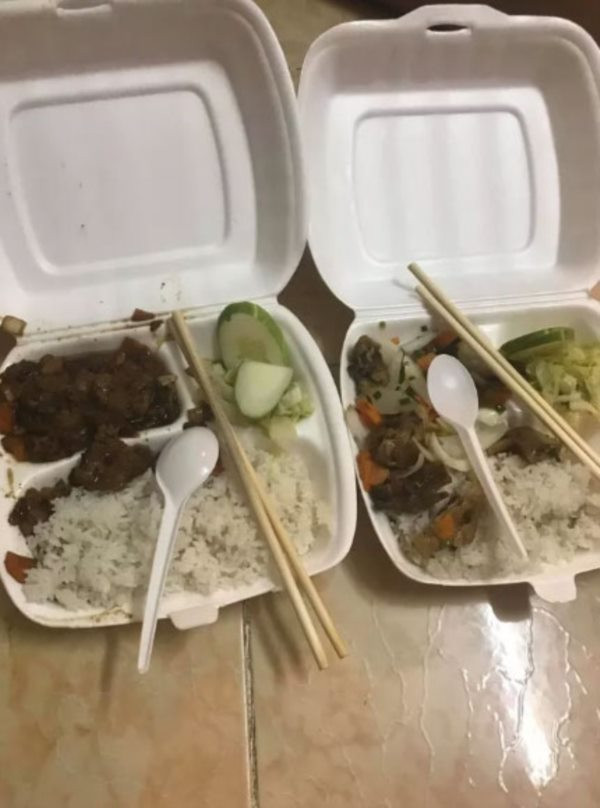 Choang vang dat suat com ga ngon lanh tren mang, nhan ve 5 mau xuong kho-Hinh-2