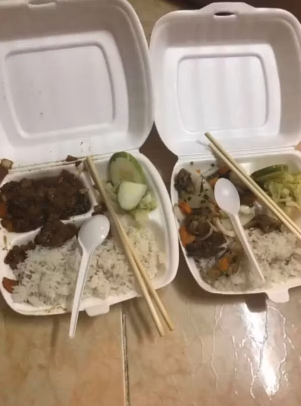 Choang vang dat suat com ga ngon lanh tren mang, nhan ve 5 mau xuong kho-Hinh-2