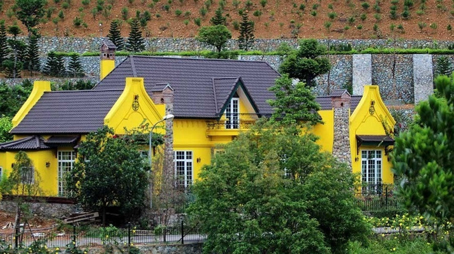 Theo kết luận thanh tra, UBND huyện Sóc Sơn không kiên quyết chỉ đạo khắc phục vi phạm theo các Kết luận của Thanh tra và ý kiến chỉ đạo các cấp. UBND các xã buông lỏng quản lý, thiếu trách nhiệm dẫn đến nhiều vi phạm về đất đai, mua bán chuyển nhượng, vi phạm trật tự xây dựng. Ảnh: Vietnamnet.