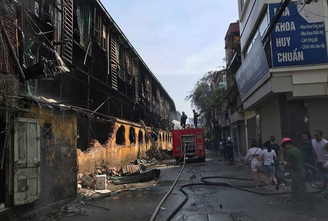 Tranh cai o nhiem thuy ngan sau vu chay Cong ty Rang Dong