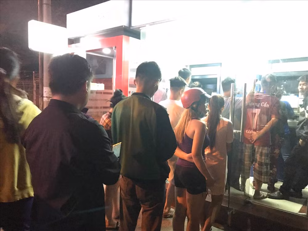 Kho nhu cong nhan khu cong nghiep rut ATM ngay Tet