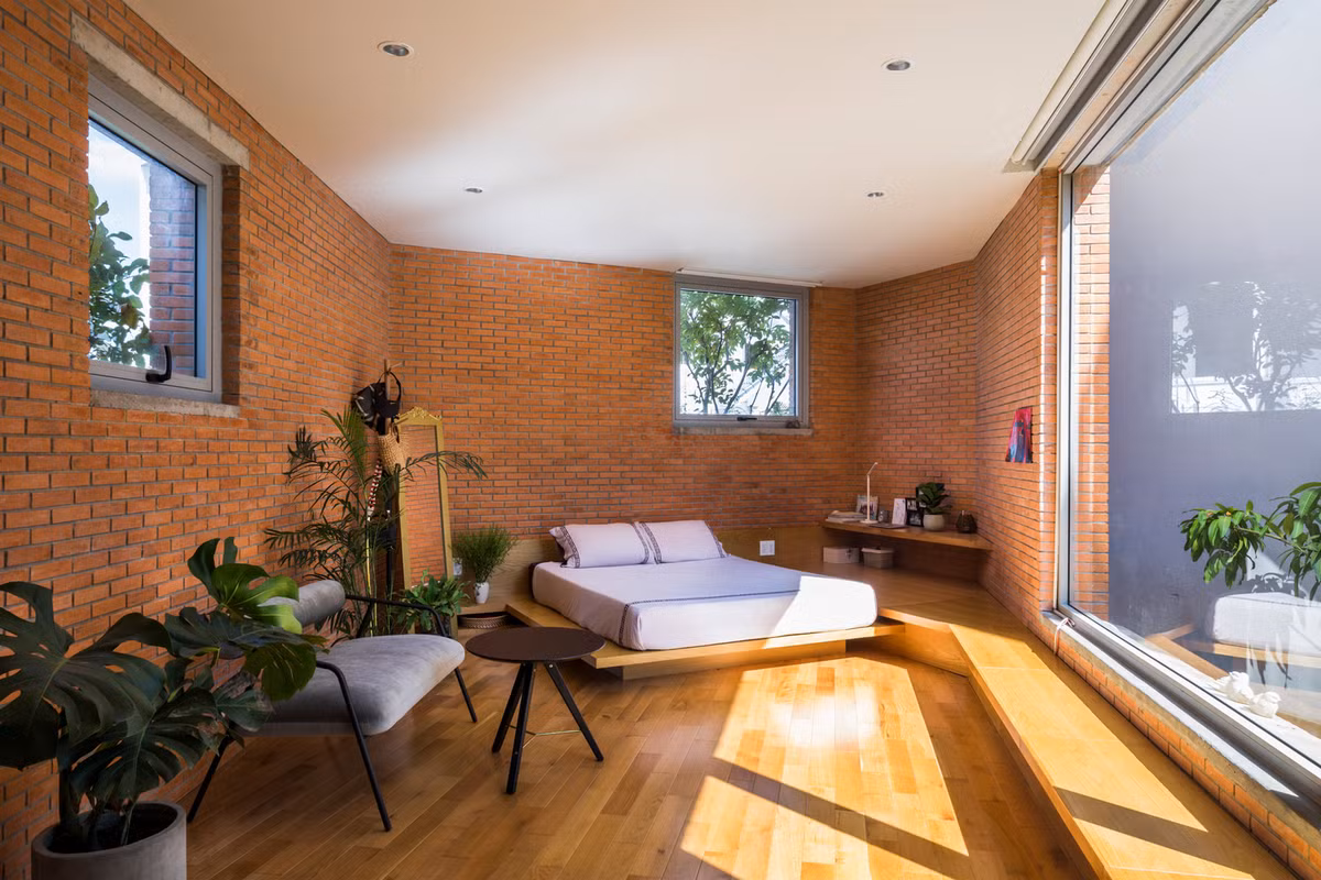 Phòng ngủ thoáng rộng, chan hòa với thiên nhiên.