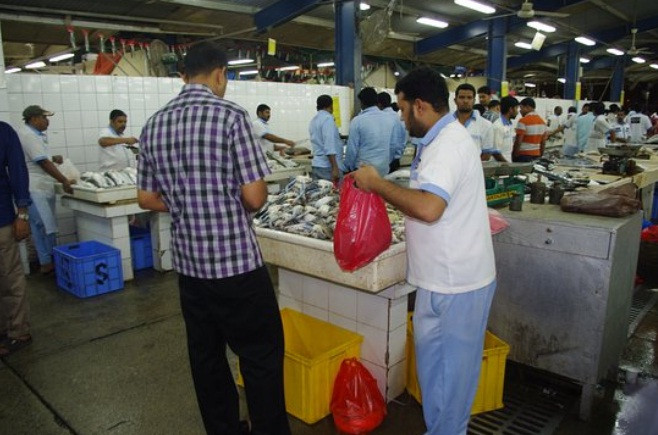 Chợ bắt đầu náo nhiệt từ khoảng 4-5 giờ sáng. Đây cũng là thời điểm khách có thể mua được đồ tươi nhất.