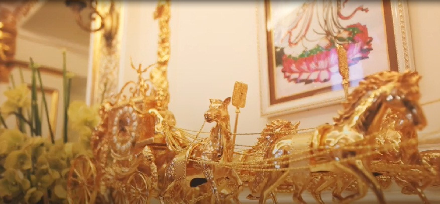 Mọi góc nhà đều được trang trí tỉ mỉ giống một bức tranh nghệ thuật.