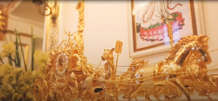 Mọi góc nhà đều được trang trí tỉ mỉ giống một bức tranh nghệ thuật.