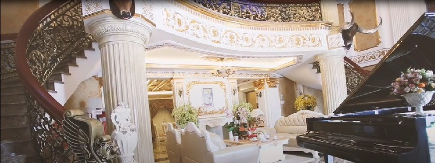 Được biết, cựu Đại sứ Du lịch Việt Nam đã mất 4 năm để xây dựng và sửa chữa ngôi nhà.