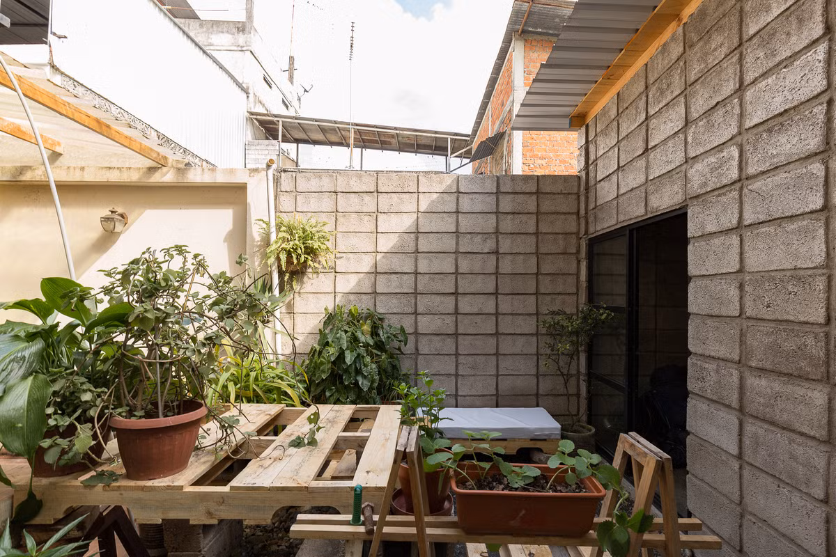 Và một khoảng vườn ở cuối nhà.