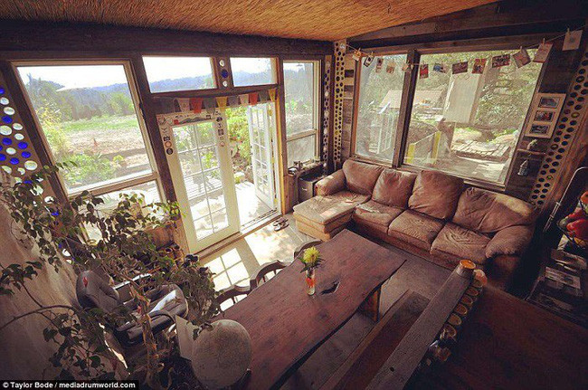 Gam màu vàng đậm mang hương vị vintage cổ điển.