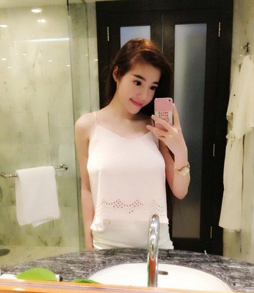 Phòng tắm xa hoa như khách sạn 5 sao. Ảnh: Blogtamsu.