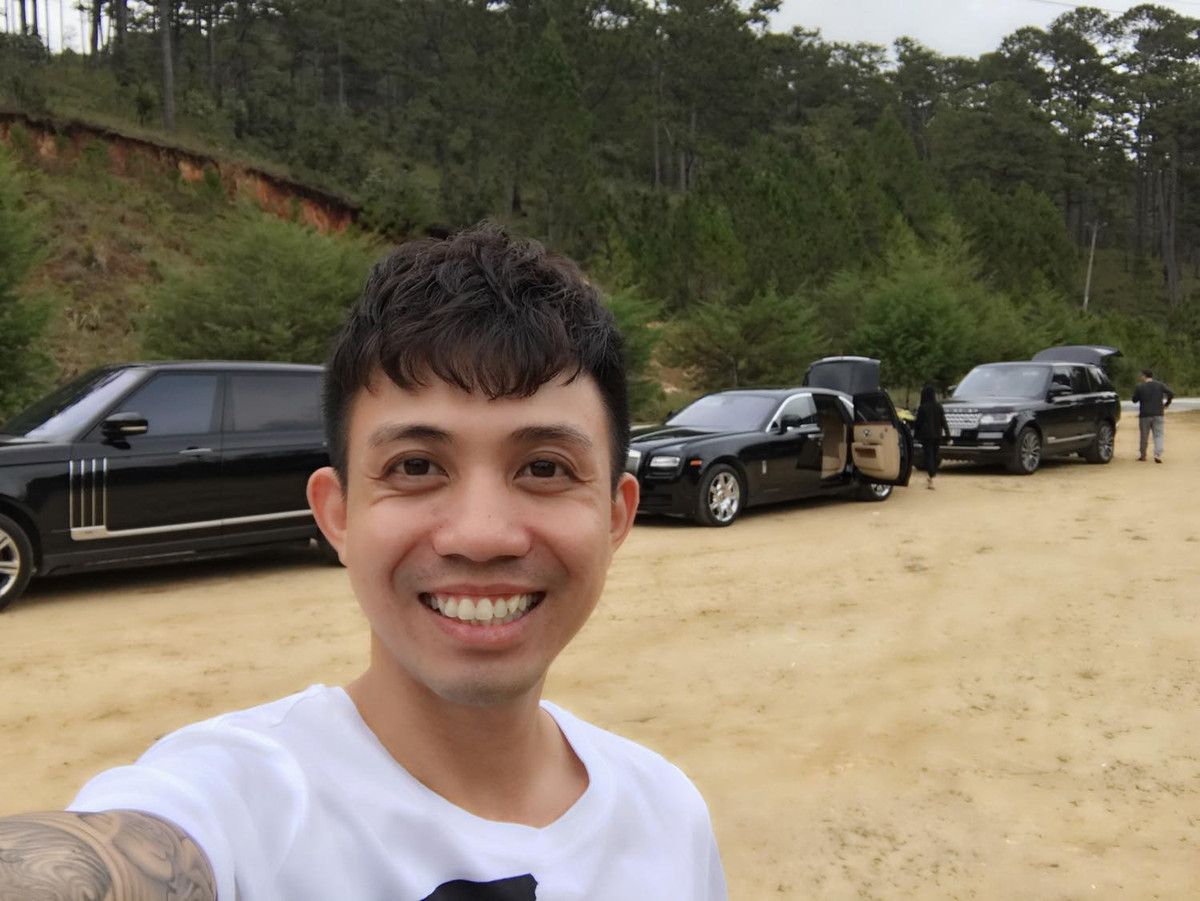 Theo thông tin trên Zing, tới thời điểm năm 2016, Công ty TNHH Nhựa Long Thành (Minh Nhựa đảm nhiệm chức vụ Phó tổng giám đốc điều hành) có vốn điều lệ hơn 90 tỷ đồng và do 4 thành viên gia đình ông Phạm Văn Mười quản lý. Với số vốn đầu tư 2 tỷ đồng ban đầu, quy mô công ty đã tăng gấp hơn 90 lần. Từ 7.157 m2 nhà xưởng sản xuất hộ gia đình nhỏ lẻ, hiện công ty này đã tăng lên tới 100.000 m2 và showroom hoành tráng tại TP HCM cùng các chi nhánh tại một số tỉnh thành trong cả nước.