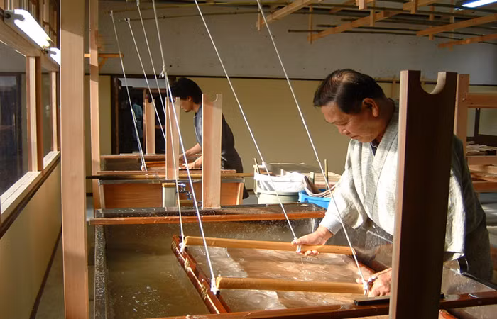 Kurotani Washi-no-Sato được biết đến là làng nghề làm giấy với 800 năm lịch sử.