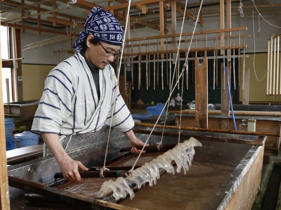 Tất cả các công đoạn đều được làm thủ công.