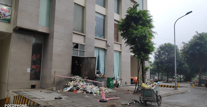 Ngày 8/1/2019, báo Thương hiệu và Pháp luật đưa tin về tình trạng rác thải ùn ứ nhiều ngày, bốc mùi hôi thối khiến hàng nghìn cư dân chung cư BMM (phường Phúc La, Hà Đông, Hà Nội) phải sống trong cảnh ô nhiễm. Ảnh: Thuonghieuvaphapluat.