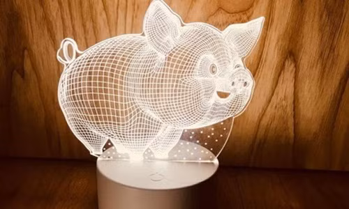 Đèn led tạo hình một chú heo ngộ nghĩnh được ưa chuộng trong dịp Tết Kỷ Hợi. Ảnh: Thapxanh.