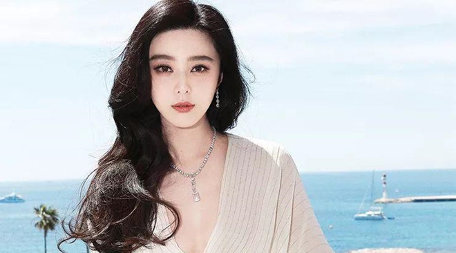 Ngoài hoạt động showbiz, diễn viên Phạm Băng Băng còn rẽ hướng kinh doanh. Cô là nhà đầu tư và cổ đông lớn của 13 công ty.