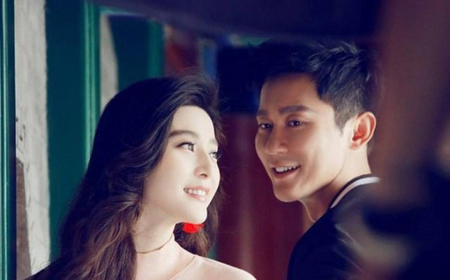 Bên cạnh đóng phim, nữ diễn viên còn kiếm bộn tiền từ đóng quảng cáo, làm đại diện nhãn hàng, kinh doanh bất động sản, sản xuất rượu vang và sản xuất phim.