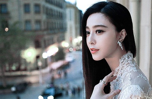 Phạm Băng Băng còn chi một khoản tiền lớn mua 8000m2 đất tại Bắc Kinh để xây dựng trường học năng khiếu nghệ thuật và để mẹ làm hiệu trưởng.