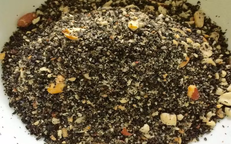 Chữa viêm mũi mãn tính: Lấy một ít dầu vừng đem đun sôi (giữ nhỏ lửa cho sôi nhẹ 15 phút). Ngày nhỏ mũi 3 lần, mỗi lần 2-3 giọt sẽ làm giảm bệnh viêm mũi mãn tính nhanh chóng.