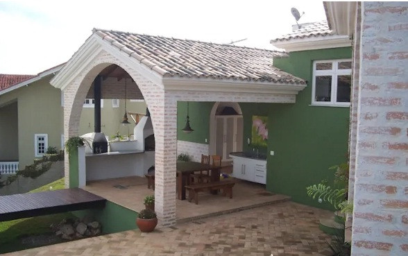 Ngôi nhà có thiết kế sân thượng ấm cúng.